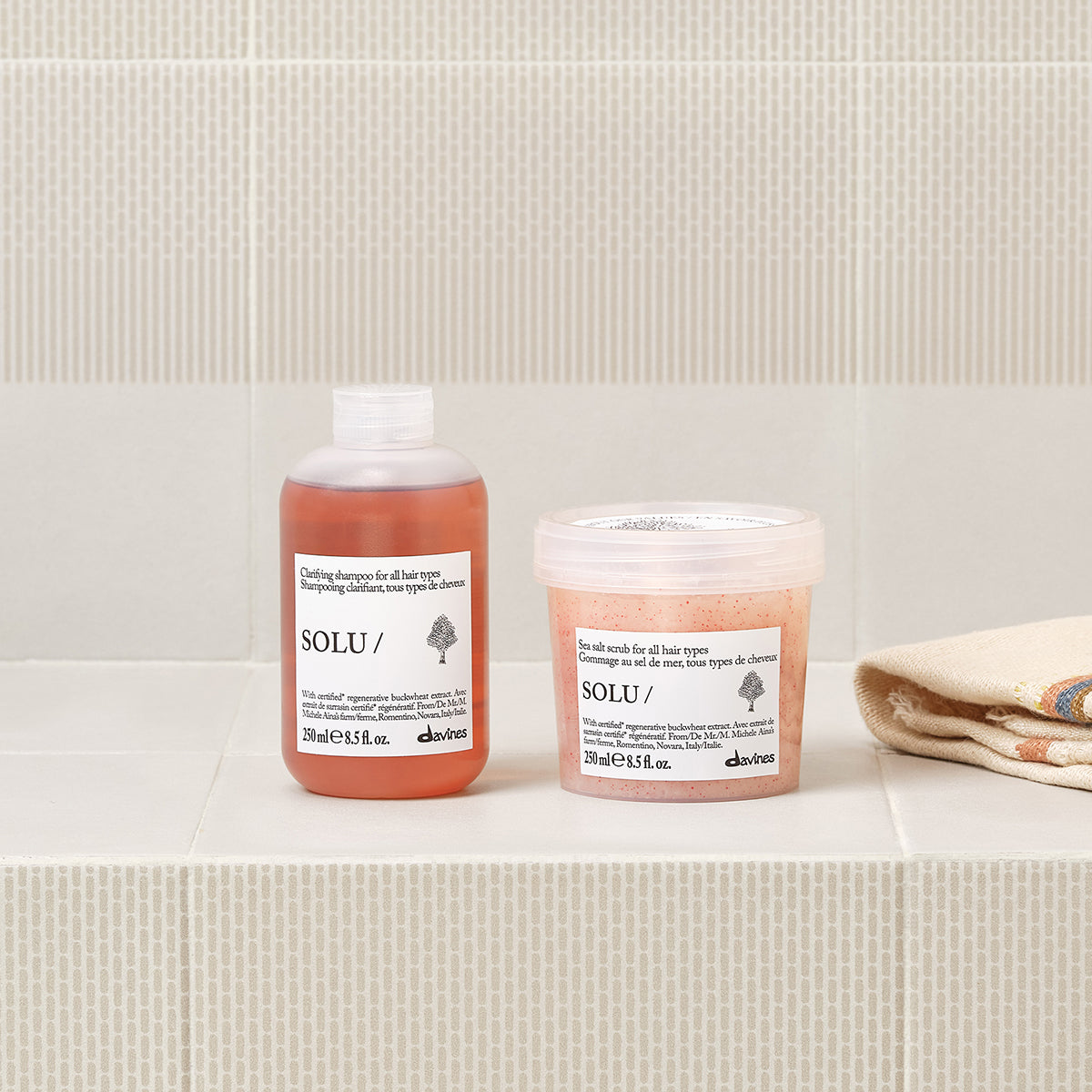 Davines SOLU Sea Salt Scrub - Exfoliante de sal marina purificante para todo tipo de cabello