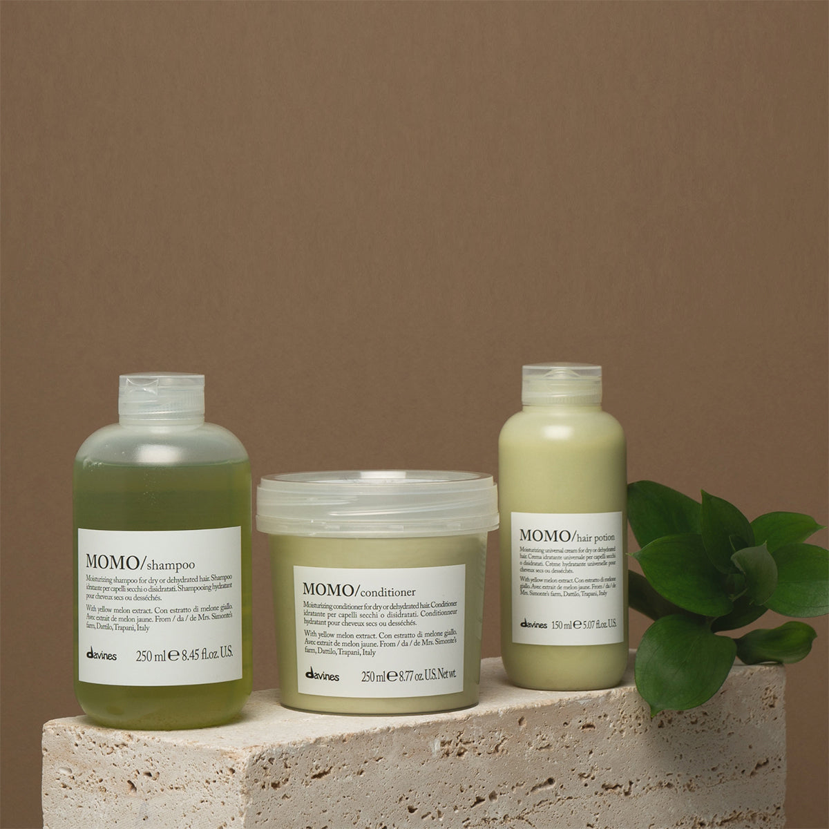 Davines MOMO Shampoo - Shampoo hidratante para cabello seco o deshidratado.