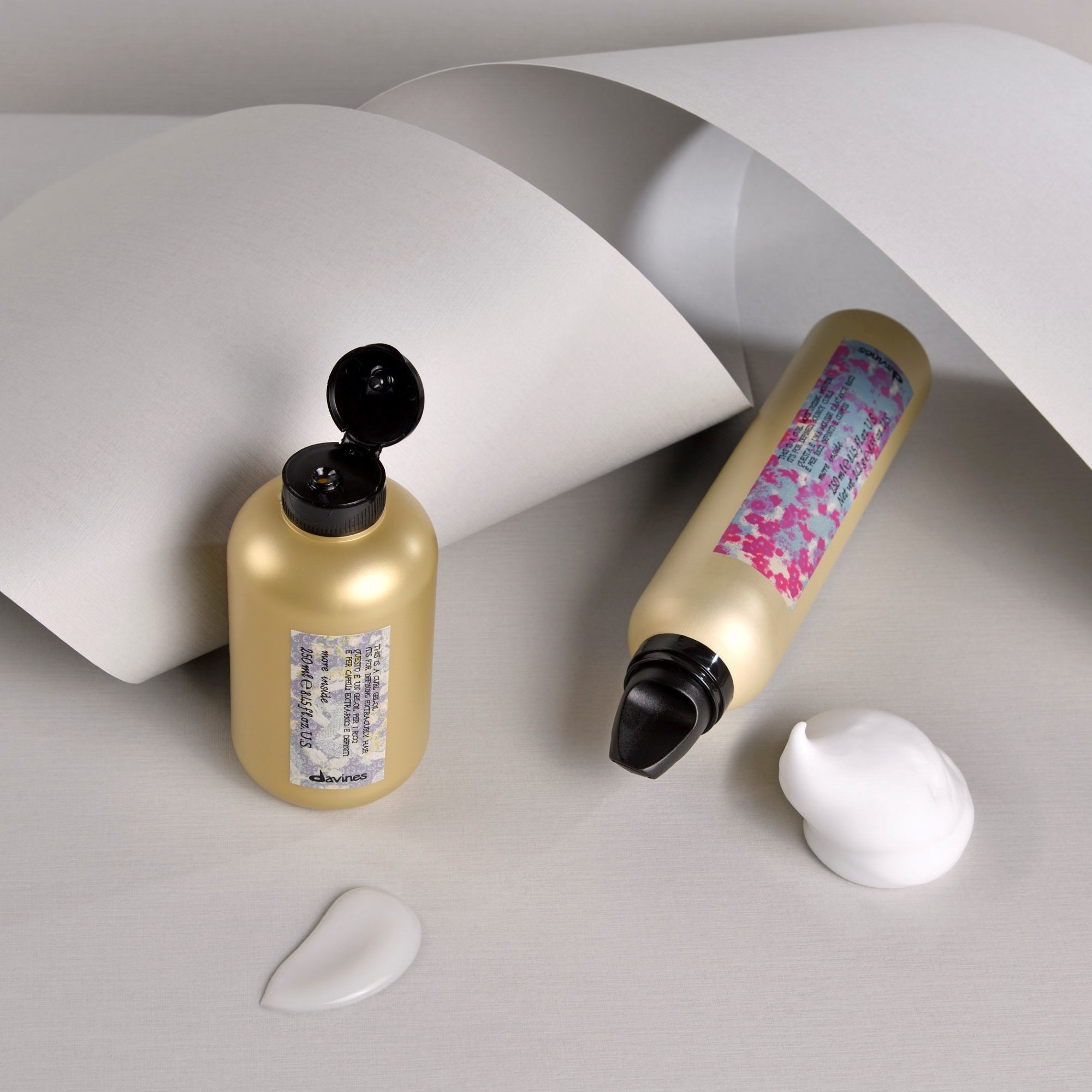 Davines This is a Curl Gel Oil - Gel que se transforma a aceite para rizos bien definidos e hidratados. Ideal para cabello rizado a muy rizado.