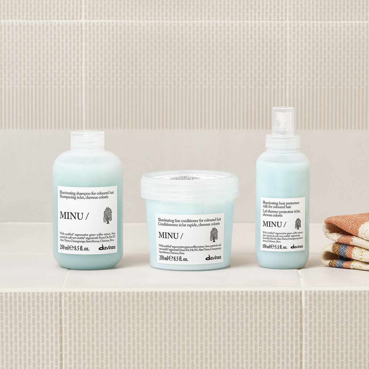 
Davines MINU Milk - Tratamiento sin enjuague con protección térmica para cabello teñido