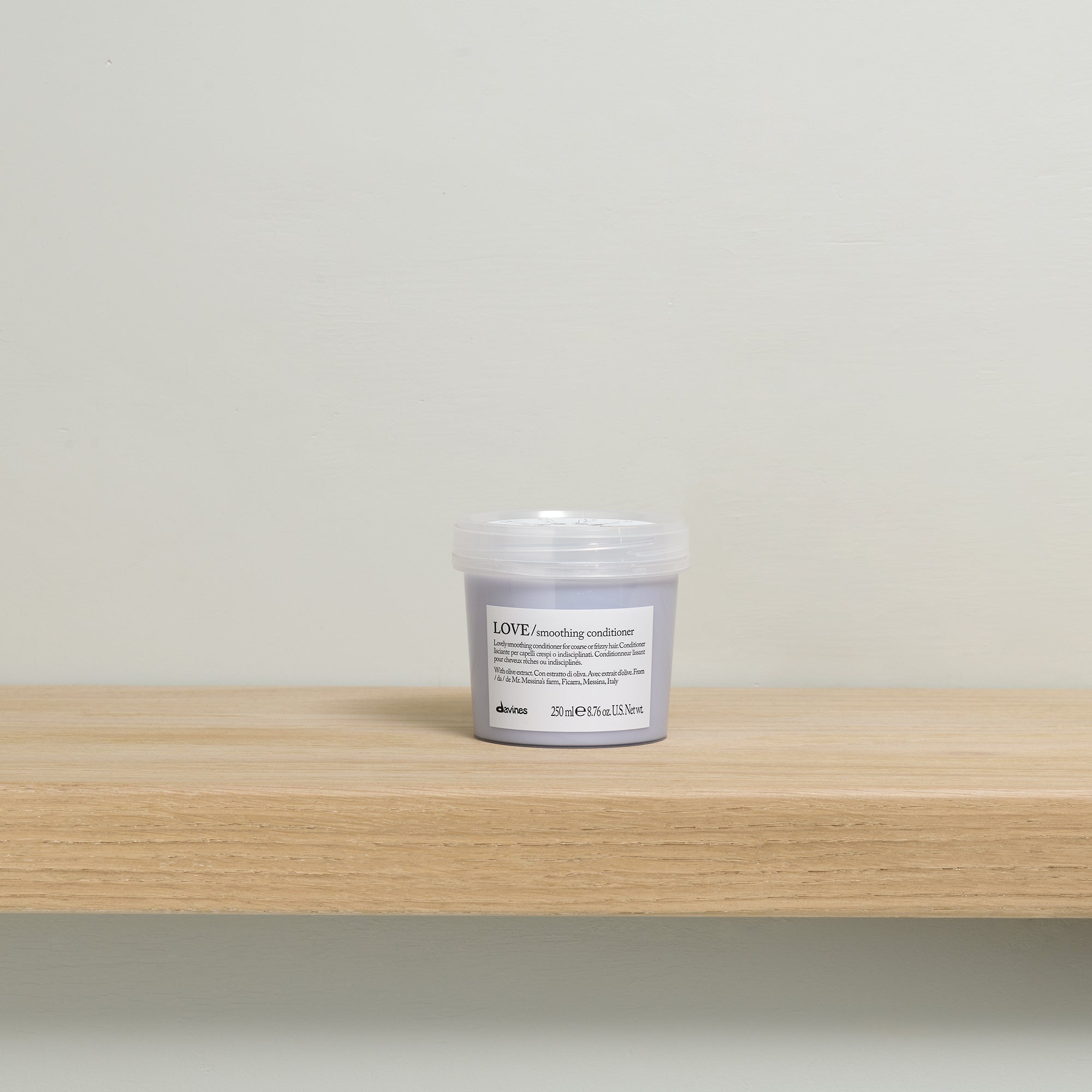 
Davines LOVE Smoothing Conditioner - Acondicionador para cabello indisciplinado o con frizz.