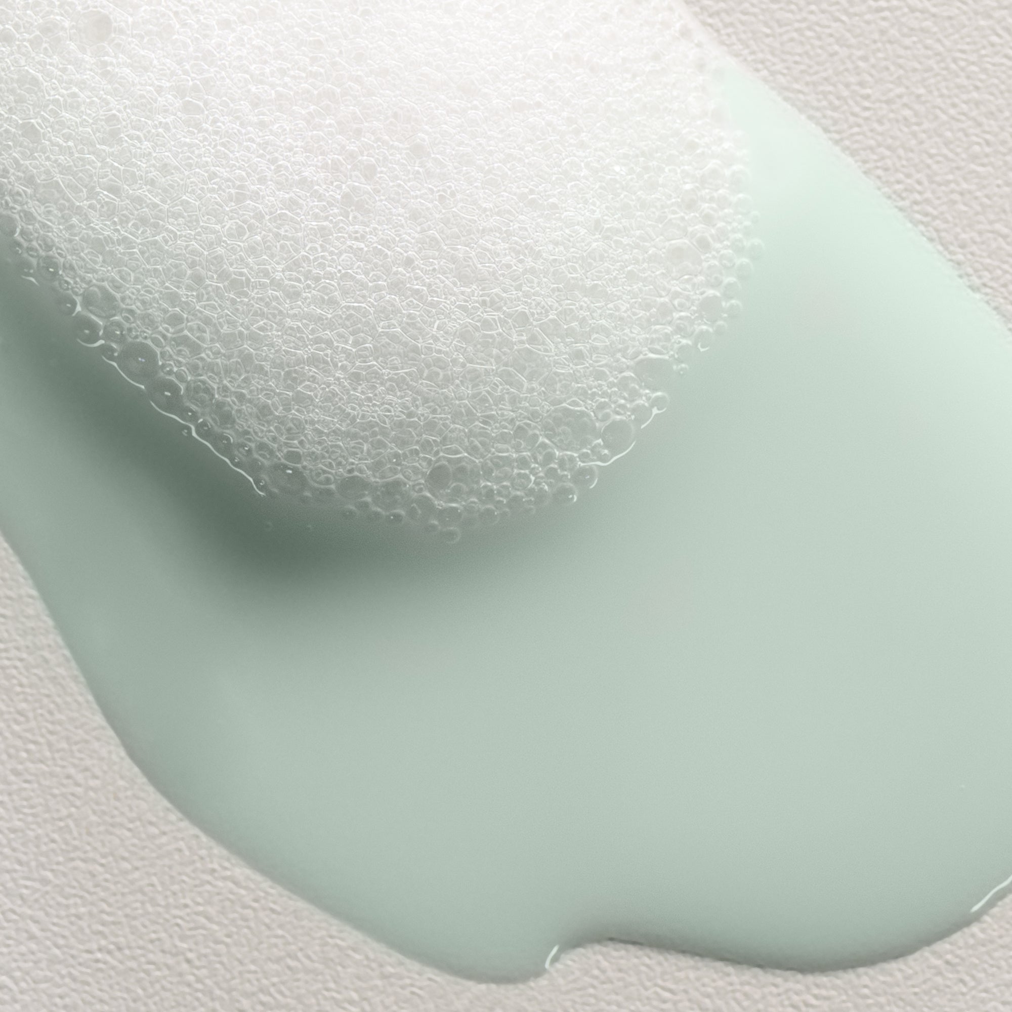 
Davines MELU Shampoo - Shampoo anti-quiebre que aporta elasticidad y brillo para cabello largo o dañado.